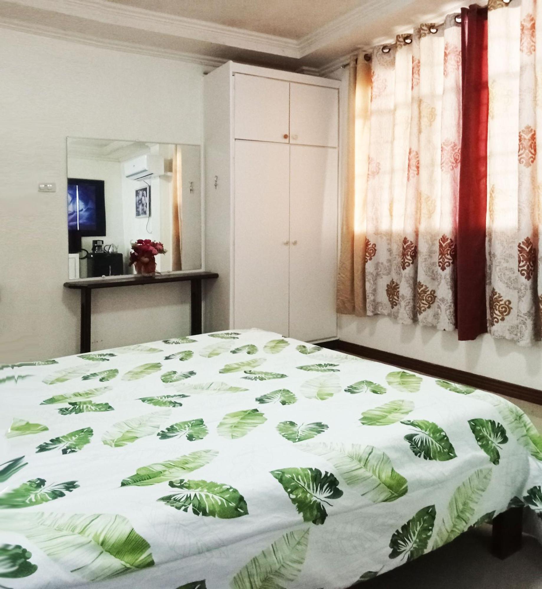 Leizel'S Bed & Breakfast Palompon Buitenkant foto